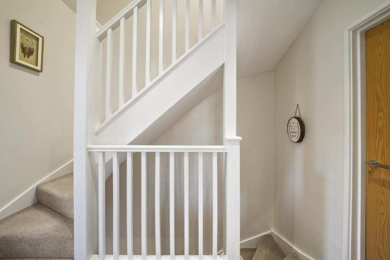 Super Funky Spire View Cottage - Free Gated Parking - Ultra Wifi كانتربيري المظهر الخارجي الصورة